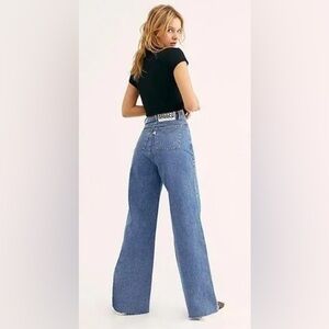 Ragged Priest Jeans High Waisted Wide Leg Raw Hem Size 26 Medium Wash Casual